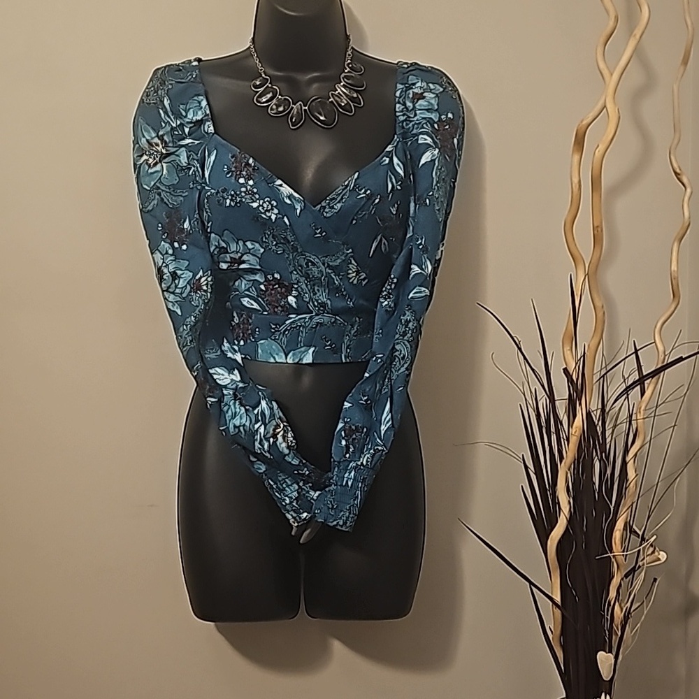 BOG Collective BAND OF THE FREE XS CROP TOP LONG SLEEVED